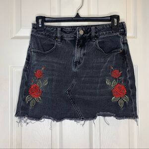 PacSun Black Floral Denim Skirt Raw Hem Size 25